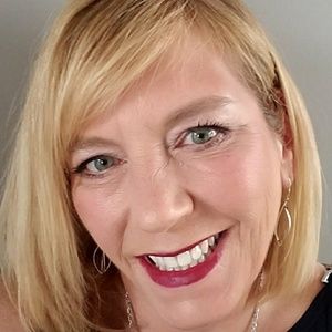 Meet your Posher, Lorie